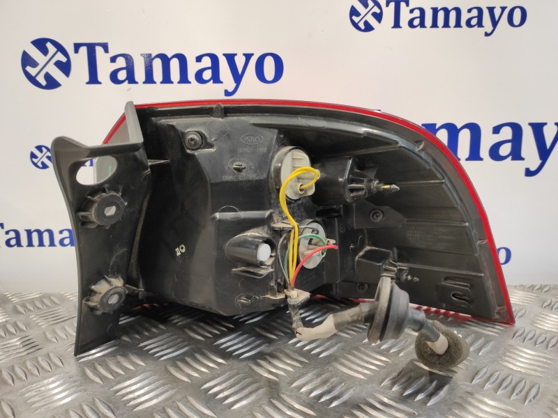 Recambio de piloto trasero izquierdo para kia rio 1.2 cat referencia OEM IAM 924011W2L  