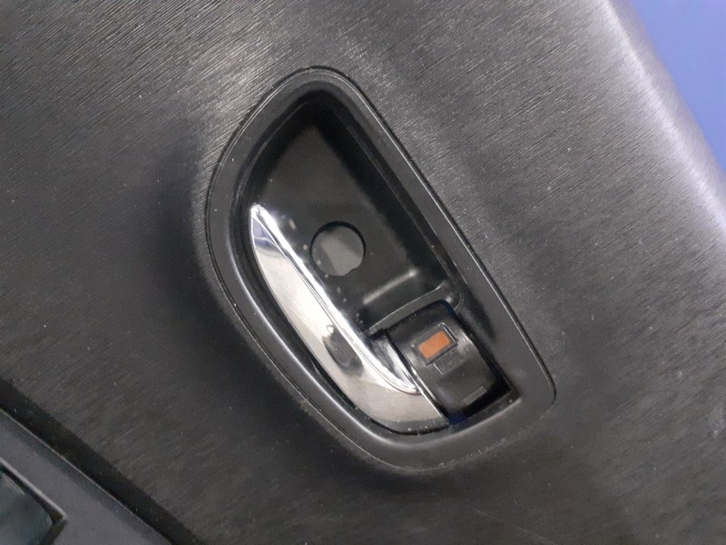 Recambio de guarnecido puerta trasera derecha para toyota yaris 1.3 16v cat referencia OEM IAM 67630  676300DB90C0