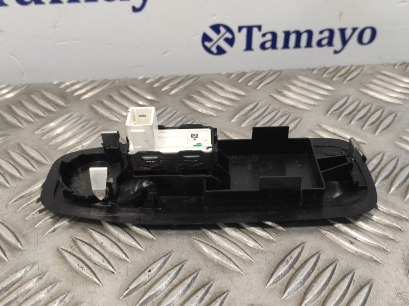 Recambio de mando elevalunas delantero derecho para peugeot 208 1.2 16v vti referencia OEM IAM 98242560ZD  