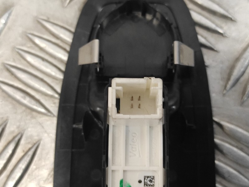 Recambio de mando elevalunas delantero derecho para peugeot 208 1.2 16v vti referencia OEM IAM 98242560ZD  