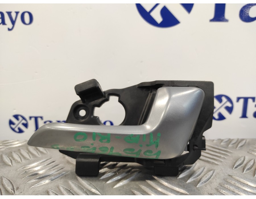 Recambio de maneta interior delantera derecha para kia rio 1.2 cat referencia OEM IAM 826201W010  