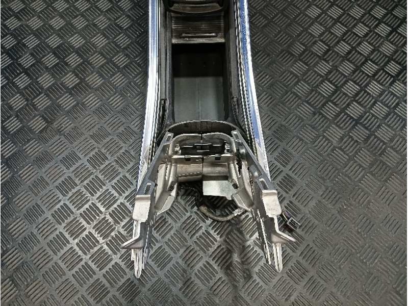 Recambio de apoyabrazos central para opel zafira tourer referencia OEM IAM 13377807  