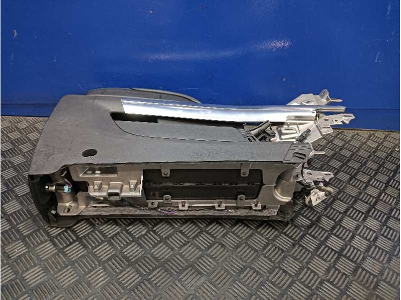 Recambio de apoyabrazos central para opel zafira tourer referencia OEM IAM 13377807  