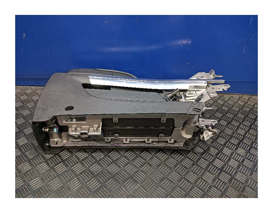 Recambio de apoyabrazos central para opel zafira tourer referencia OEM IAM 13377807  
