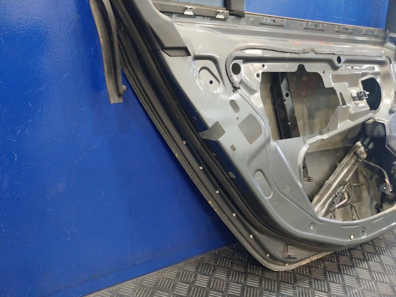 Recambio de puerta trasera izquierda para bmw serie 5 touring (e61) 2.5 24v turbodiesel cat referencia OEM IAM   