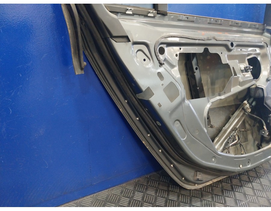 Recambio de puerta trasera izquierda para bmw serie 5 touring (e61) 2.5 24v turbodiesel cat referencia OEM IAM   