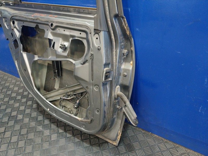 Recambio de puerta trasera izquierda para bmw serie 5 touring (e61) 2.5 24v turbodiesel cat referencia OEM IAM   