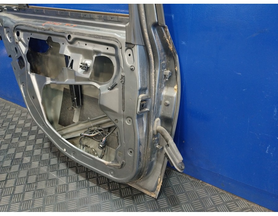 Recambio de puerta trasera izquierda para bmw serie 5 touring (e61) 2.5 24v turbodiesel cat referencia OEM IAM   