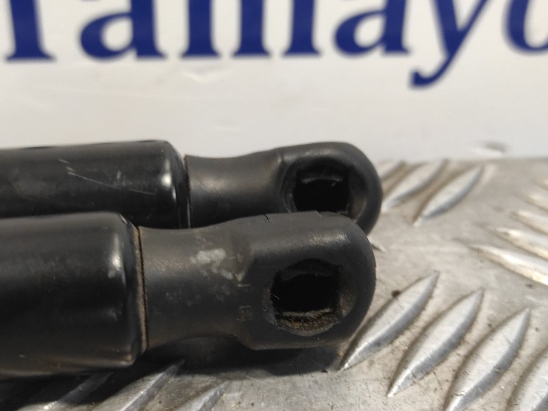 Recambio de amortiguadores maletero / porton para toyota rav4 referencia OEM IAM 689500R060A  