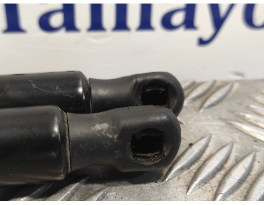 Recambio de amortiguadores maletero / porton para toyota rav4 referencia OEM IAM 689500R060A  