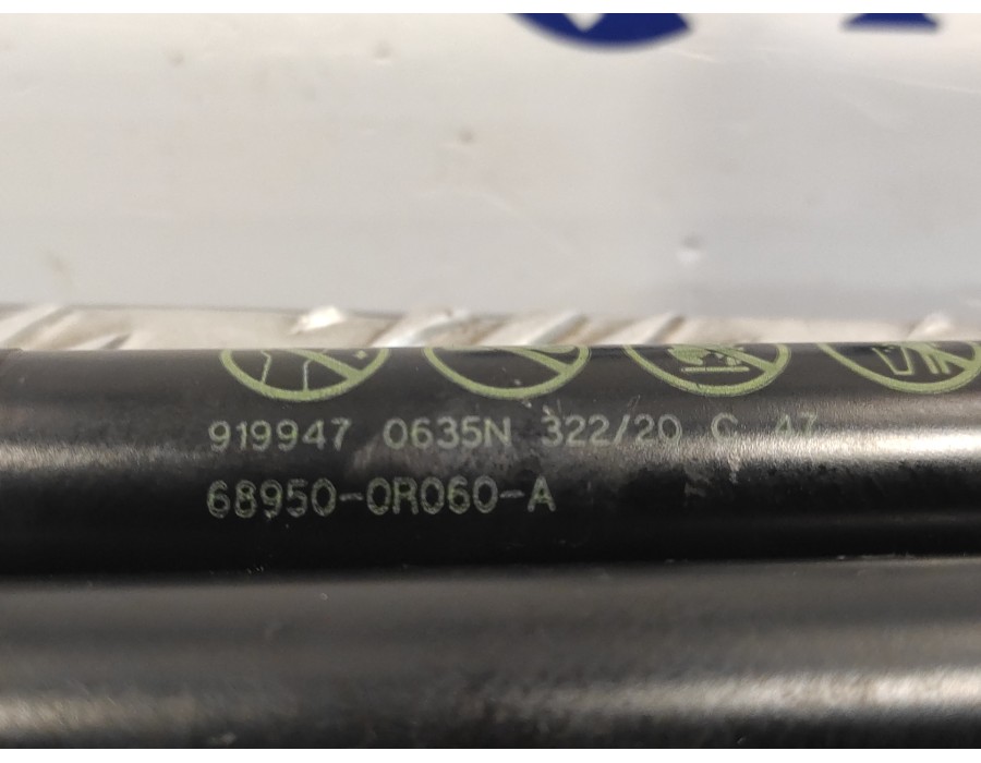 Recambio de amortiguadores maletero / porton para toyota rav4 referencia OEM IAM 689500R060A  