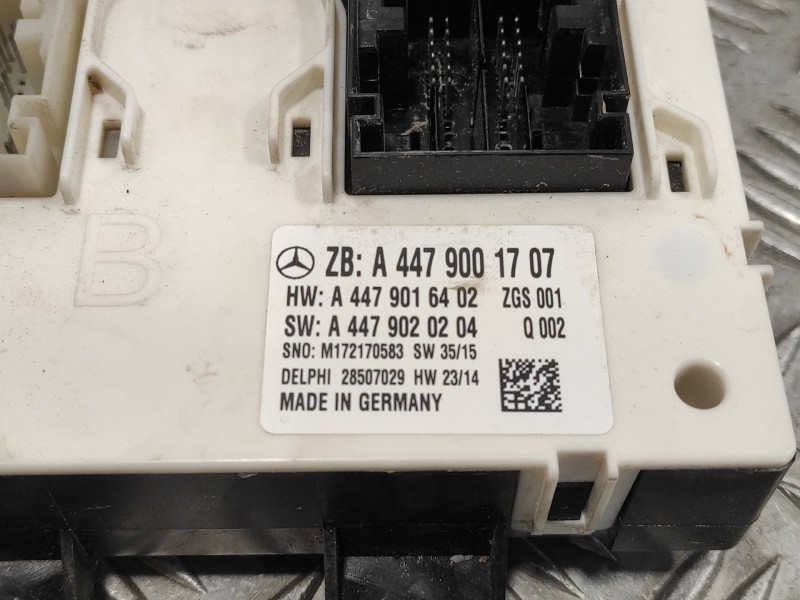 Recambio de caja reles / fusibles para mercedes-benz vito mixto (447) referencia OEM IAM A4479001707 A4479020204 A4479016402
