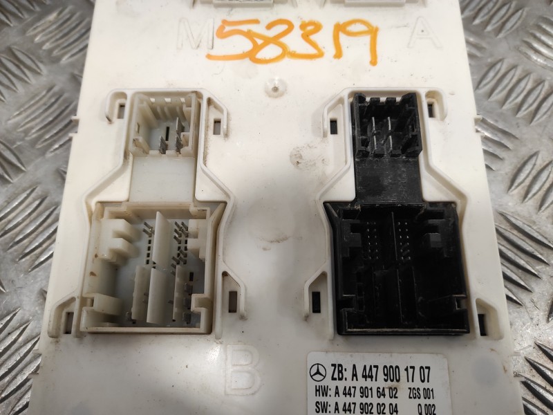 Recambio de caja reles / fusibles para mercedes-benz vito mixto (447) referencia OEM IAM A4479001707 A4479020204 A4479016402