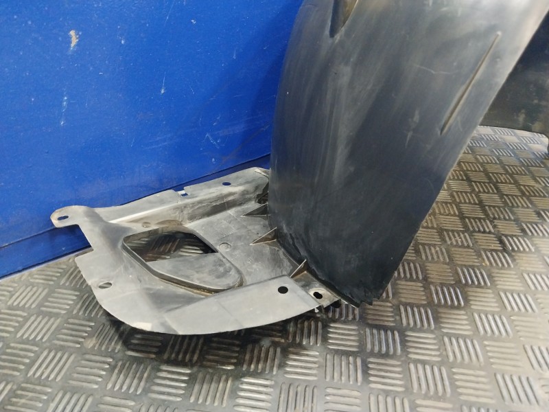 Recambio de plastico paso rueda delantero izquierdo para citroën ds3 referencia OEM IAM 9683816380  