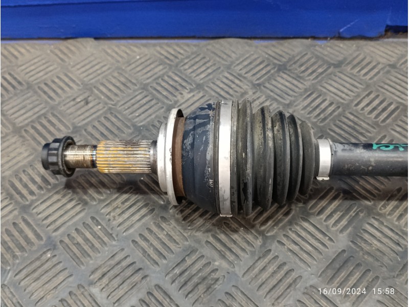 Recambio de transmision delantera derecha para toyota rav4 referencia OEM IAM DA76R  