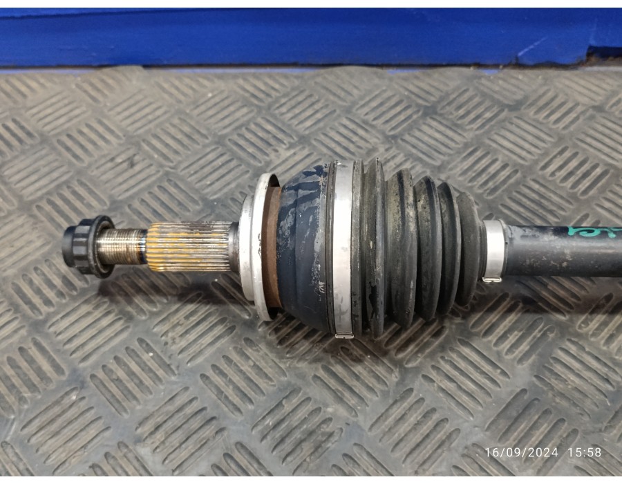 Recambio de transmision delantera derecha para toyota rav4 referencia OEM IAM DA76R  