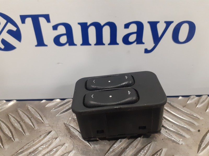 Recambio de mando elevalunas delantero izquierdo para opel meriva 1.7 16v cdti cat referencia OEM IAM 13363202  