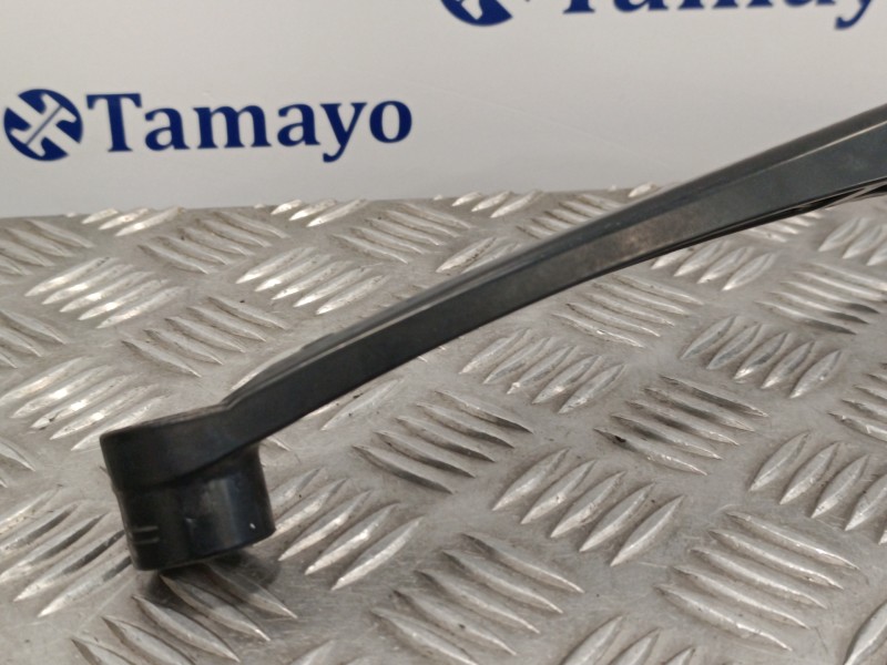 Recambio de brazo limpia delantero derecho para kia rio 1.2 cat referencia OEM IAM   