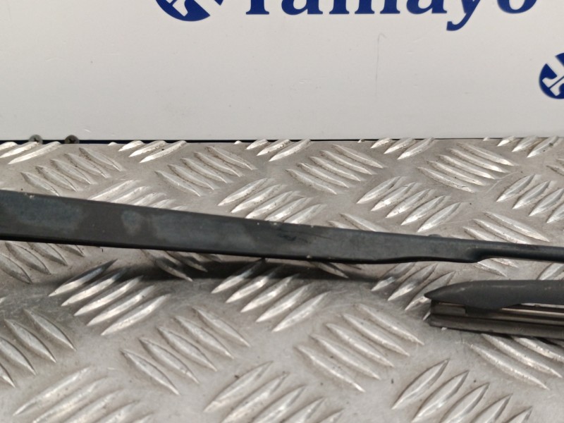 Recambio de brazo limpia delantero derecho para kia rio 1.2 cat referencia OEM IAM   