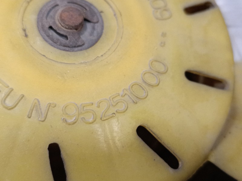 Recambio de electroventilador para seat ibiza 1.5 referencia OEM IAM 95251000  