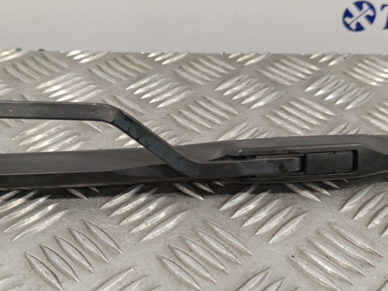 Recambio de brazo limpia delantero izquierdo para kia rio 1.2 cat referencia OEM IAM   