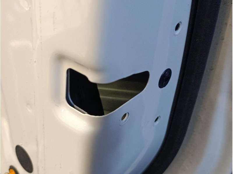 Recambio de puerta trasera derecha para land rover discovery sport referencia OEM IAM   