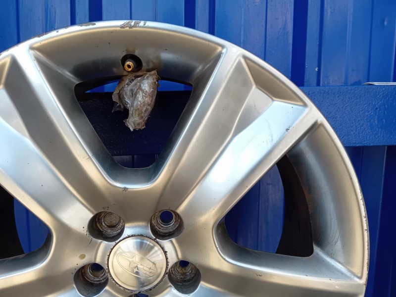 Recambio de llanta para subaru legacy familiar/outback b13 (bp) referencia OEM IAM 28111AG05A  