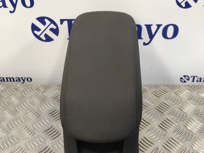 Recambio de apoyabrazos central para opel meriva b 1.7 16v cdti referencia OEM IAM   
