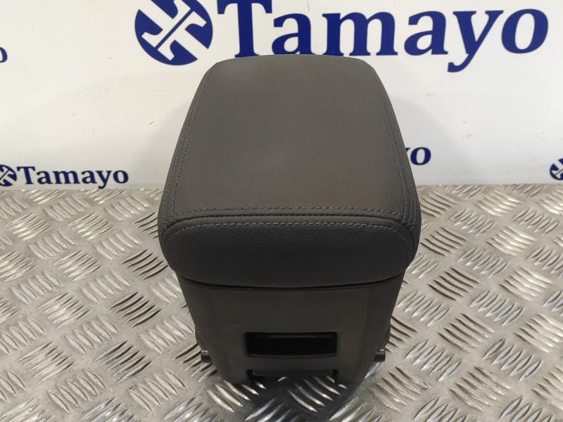 Recambio de apoyabrazos central para opel meriva b 1.7 16v cdti referencia OEM IAM   