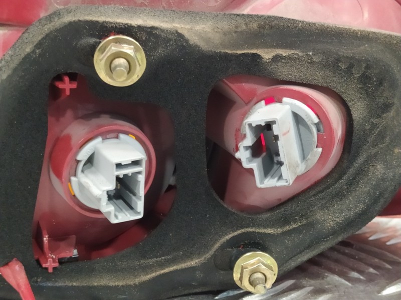 Recambio de piloto trasero izquierdo para mazda 3 berlina (bk) 2.0 16v cat referencia OEM IAM   