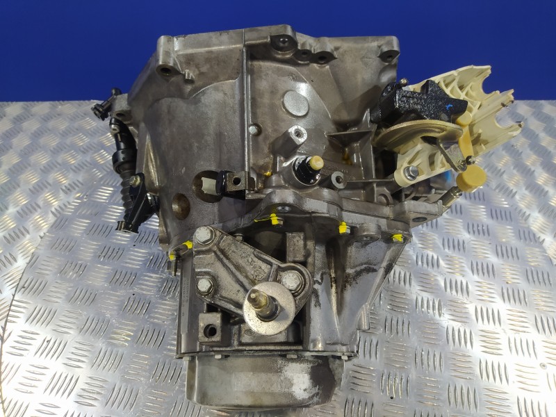 Recambio de caja cambios para citroën c4 berlina 1.6 16v hdi referencia OEM IAM 20DM75  
