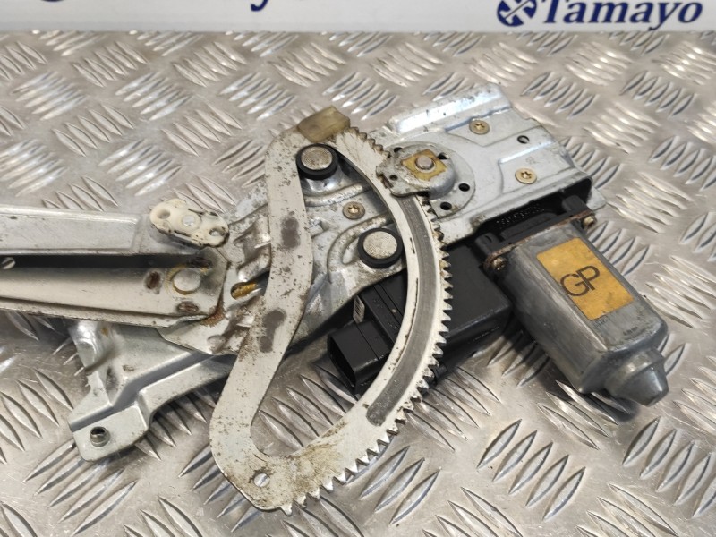 Recambio de elevalunas delantero derecho para opel corsa b referencia OEM IAM 90520190  