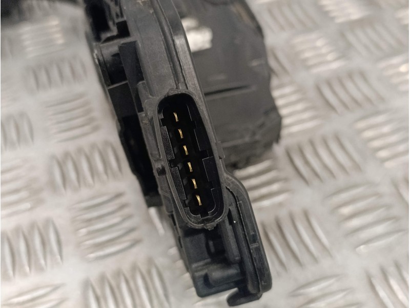 Recambio de cerradura puerta trasera izquierda para land rover discovery sport referencia OEM IAM FK7224995AE 938803106 C3561910