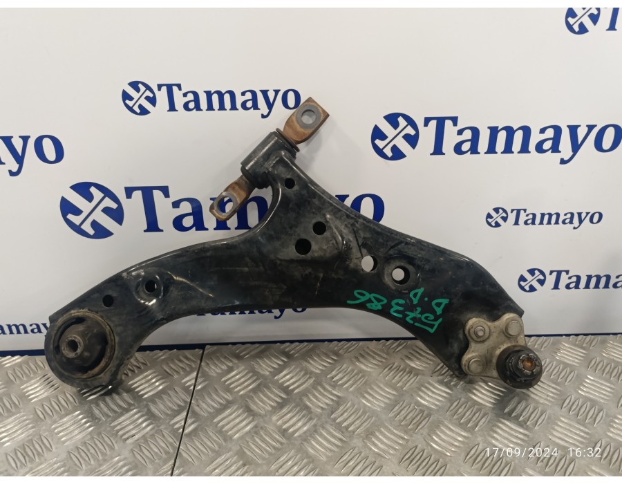 Recambio de brazo suspension inferior delantero derecho para toyota rav4 referencia OEM IAM   