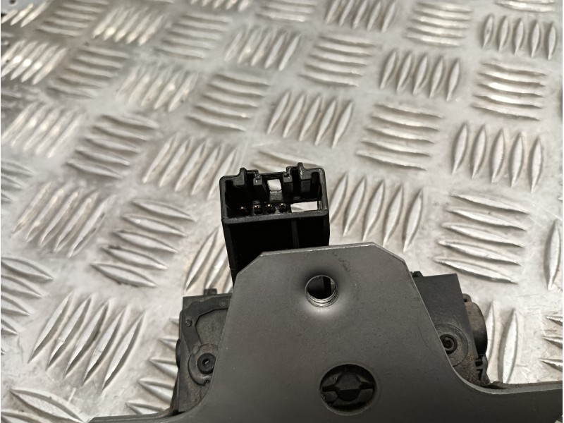 Recambio de cerradura maletero / porton para ford focus lim. black&red referencia OEM IAM 8M51R442A66DC  