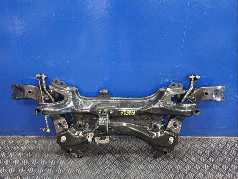 Recambio de puente delantero para toyota auris referencia OEM IAM   