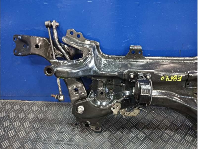 Recambio de puente delantero para toyota auris referencia OEM IAM   