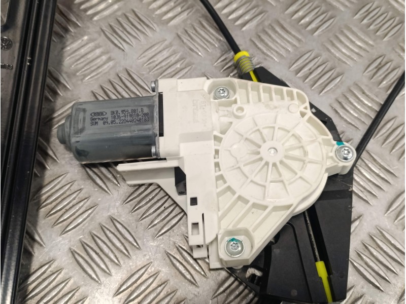 Recambio de elevalunas trasero derecho para seat alhambra (7n) 1.4 tsi referencia OEM IAM 8K0959801B  7N0843700F