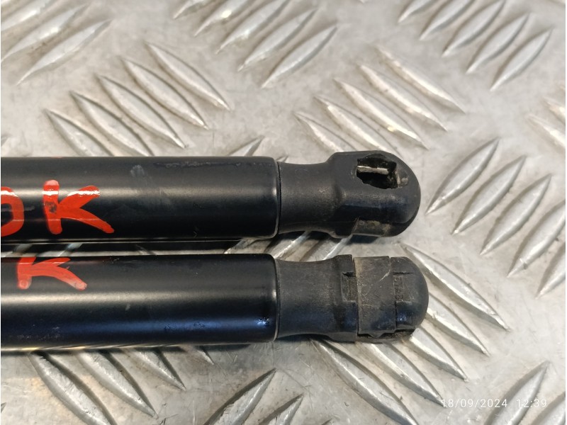 Recambio de amortiguadores maletero / porton para ford focus lim. black&red referencia OEM IAM BM51A406A10AE  