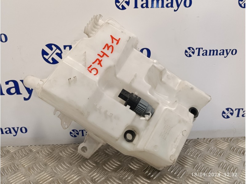 Recambio de deposito limpia para ford focus lim. black&red referencia OEM IAM BV6113K175A BV6113K175D BV6113K175B