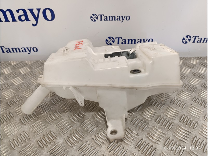 Recambio de deposito limpia para ford focus lim. black&red referencia OEM IAM BV6113K175A BV6113K175D BV6113K175B