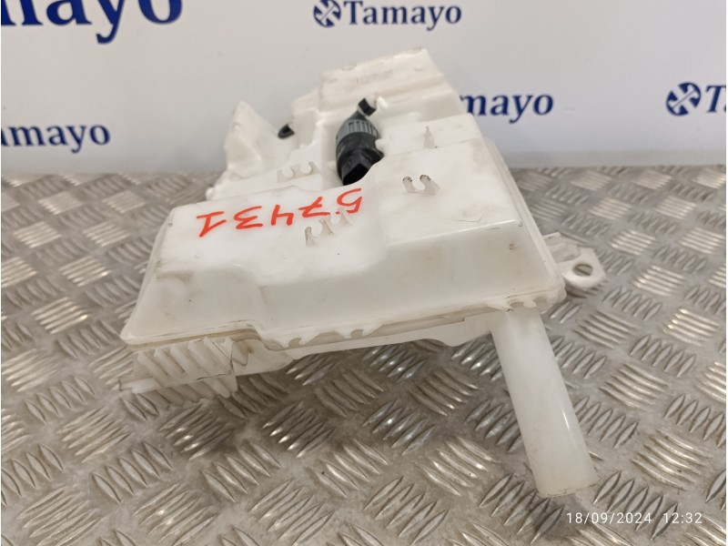 Recambio de deposito limpia para ford focus lim. black&red referencia OEM IAM BV6113K175A BV6113K175D BV6113K175B