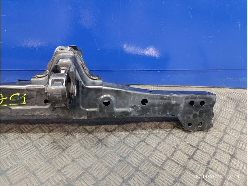 Recambio de travesaño inferior para toyota auris 1.4 turbodiesel cat referencia OEM IAM   