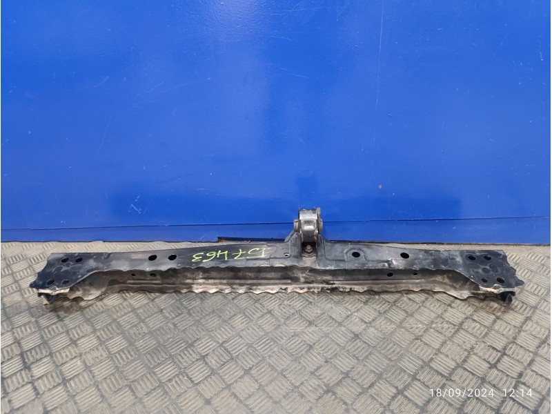 Recambio de travesaño inferior para toyota auris 1.4 turbodiesel cat referencia OEM IAM   