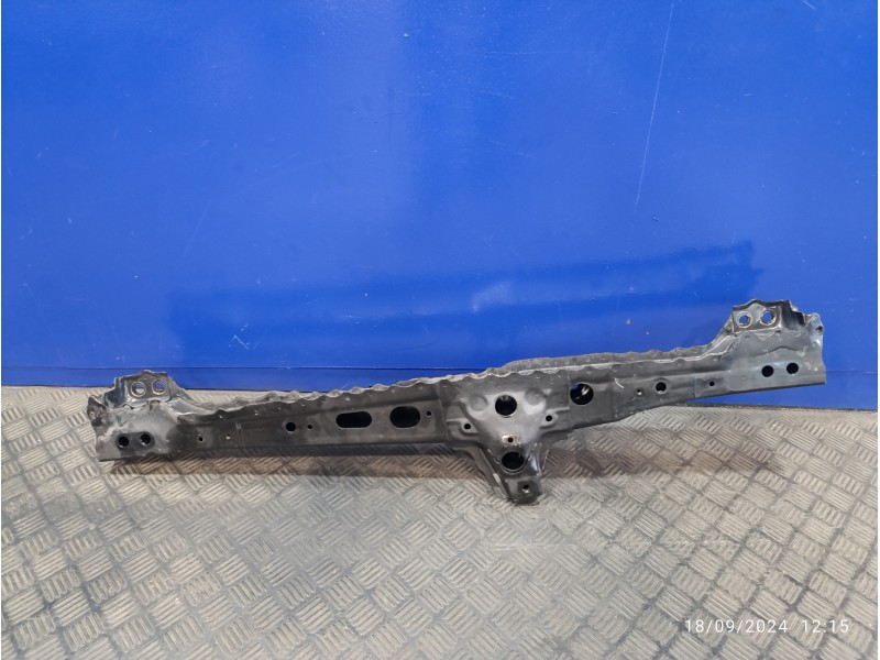 Recambio de travesaño inferior para toyota auris 1.4 turbodiesel cat referencia OEM IAM   