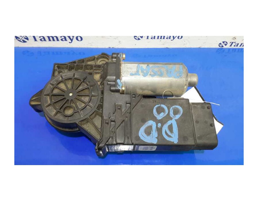 Recambio de motor elevalunas delantero derecho para volkswagen passat berlina (3b2) 1.6 referencia OEM IAM 0130821694  101434203