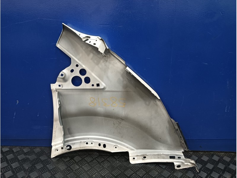 Recambio de aleta delantera izquierda para ford transit kastenwagen (ttg) referencia OEM IAM   