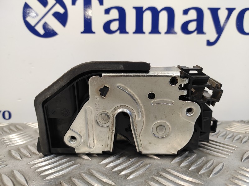 Recambio de cerradura puerta delantera derecha para bmw serie 5 lim. (f10) referencia OEM IAM A053702  7202144