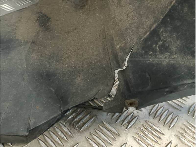 Recambio de plastico paso rueda delantero derecho para peugeot partner kombi referencia OEM IAM 9680450  