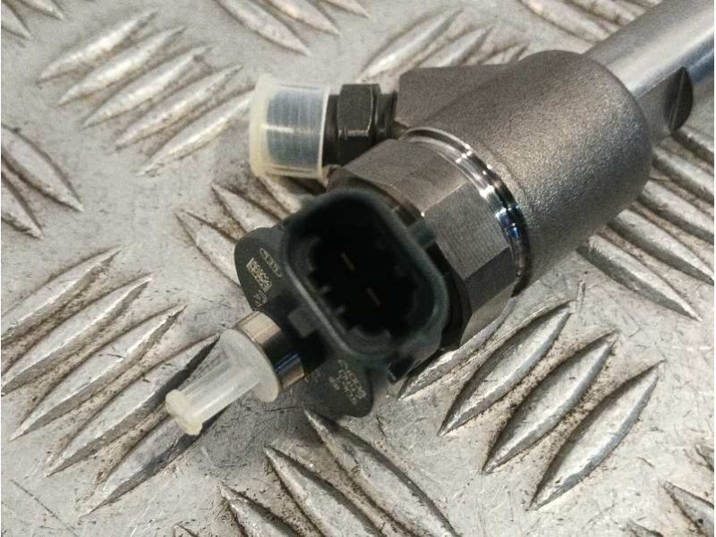 Recambio de inyector para peugeot 5008 referencia OEM IAM 9828959880  